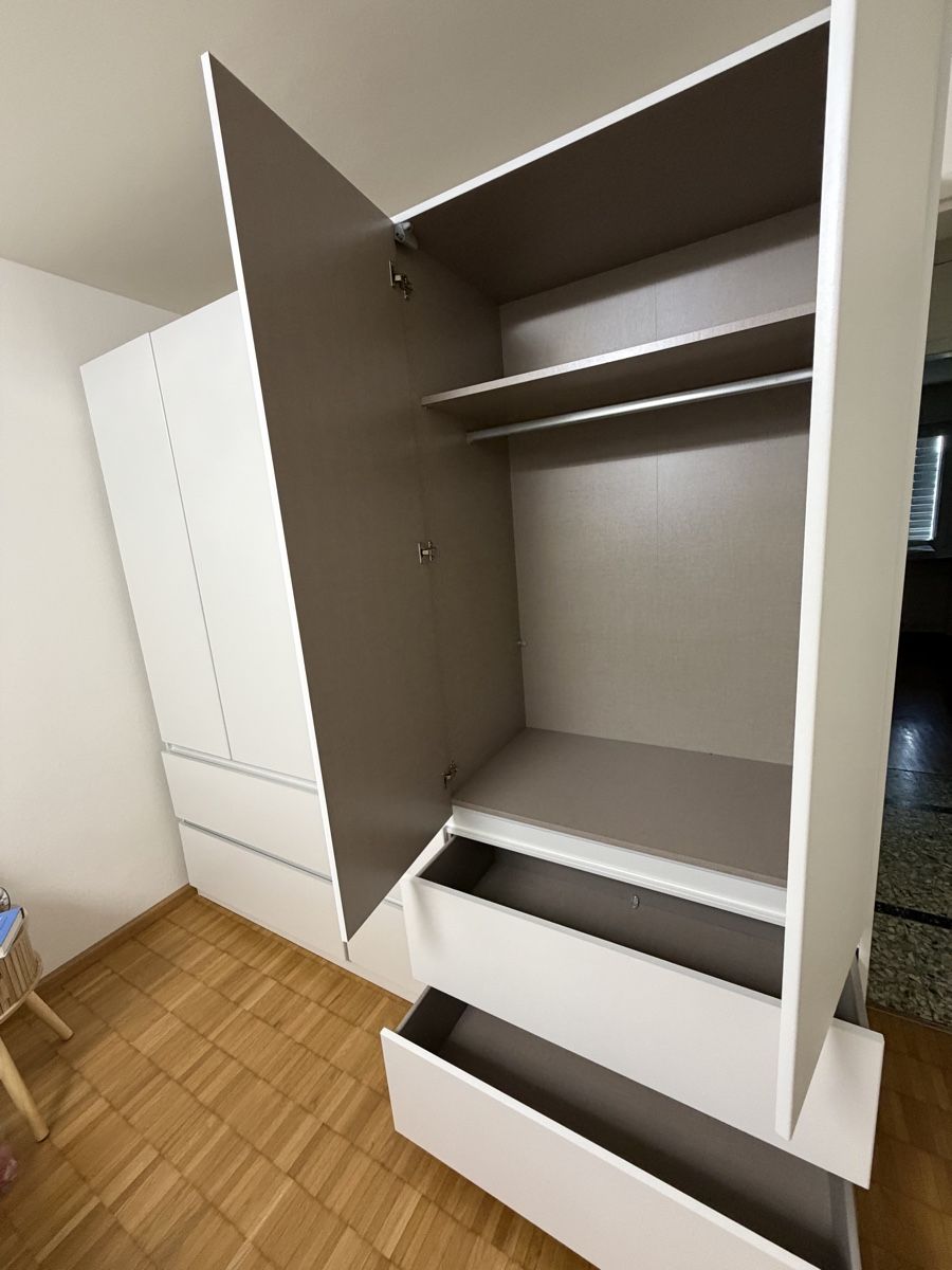 Schränke: Kleiderschrank – Gebraucht aus Oberwil BL von Hariva 2