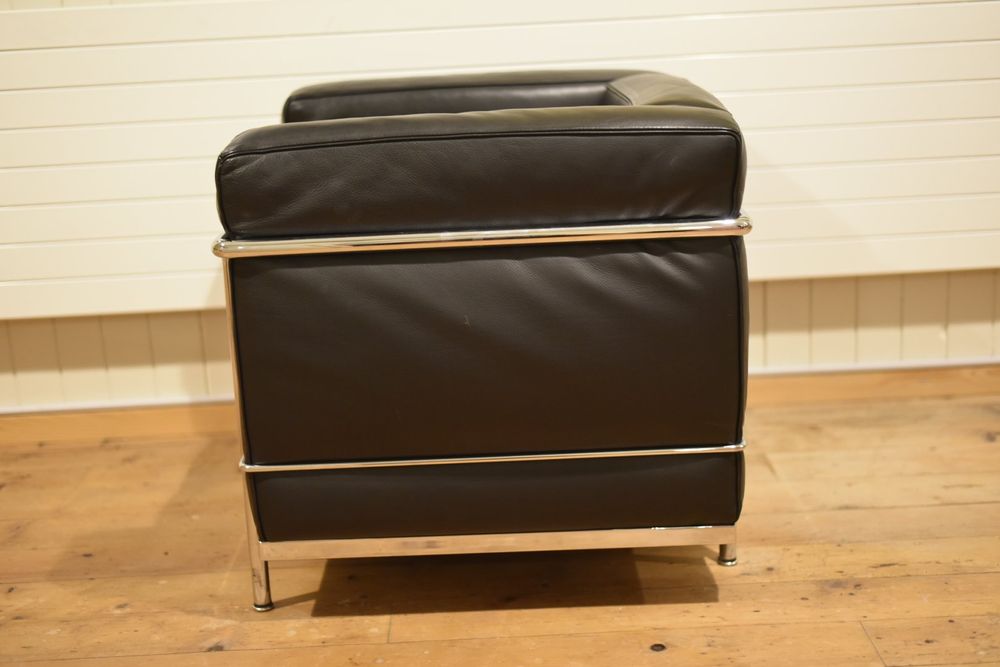 Le Corbusier LC2 Petit Confort Armchair – Black Leather