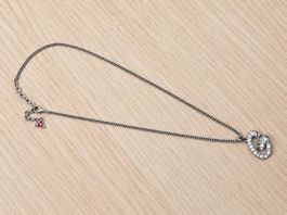 Collier GUESS argenté avec pendentif