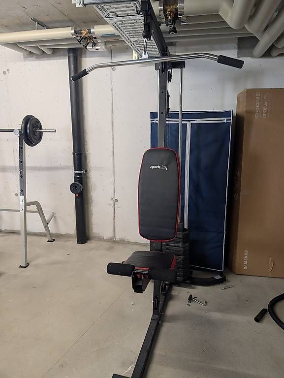 Vélos d'appartement: Latzugstation Trizeps Trainer Lat Tower – D'occasion à Allschwil par mangojuice 1