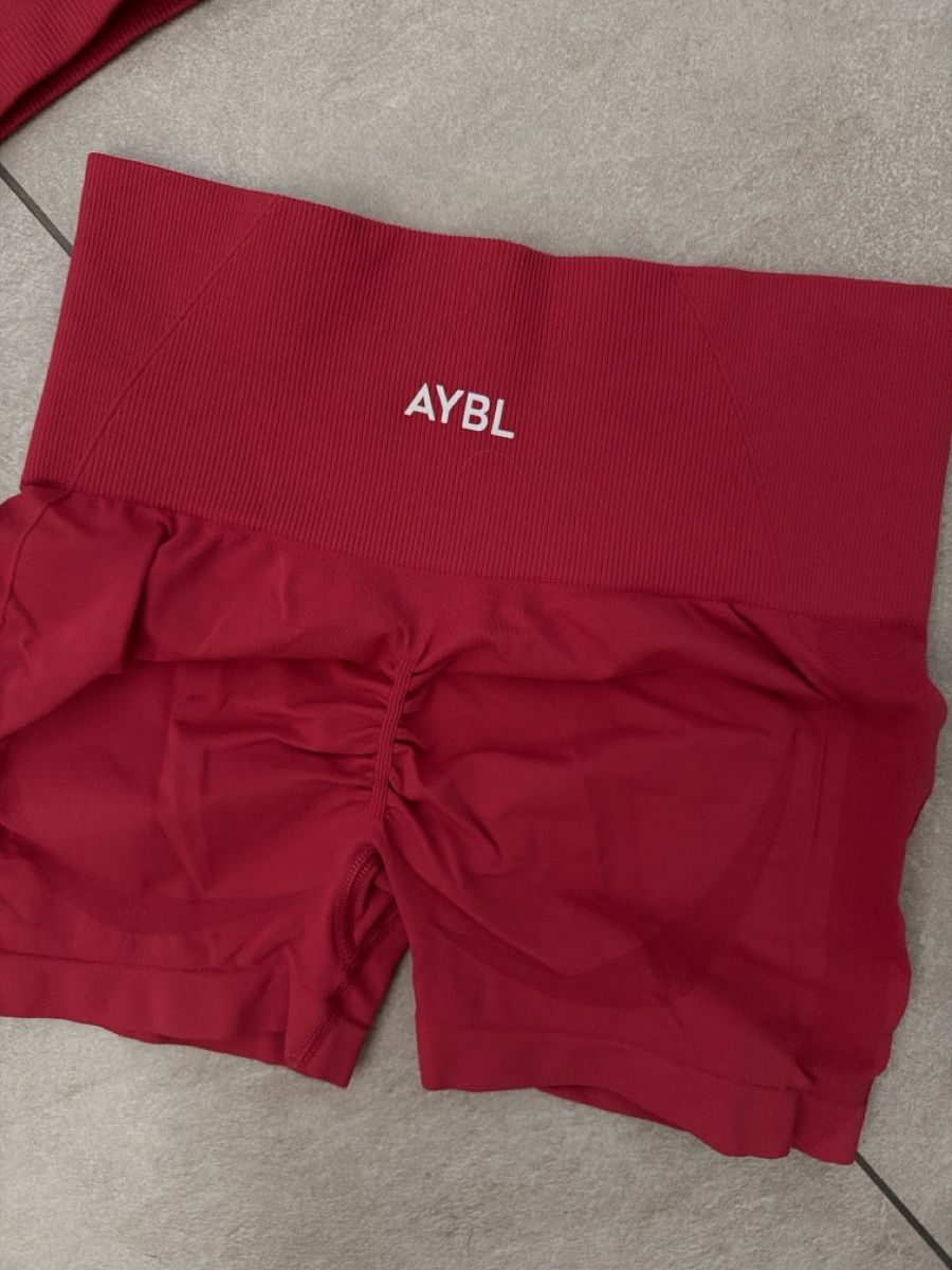 Aybl Lotti di vestiti: Ensemble AYBL short et brassiere rouge taille S – Nuovo (secondo la descrizione) da Fétigny venduto da Titou2010 1