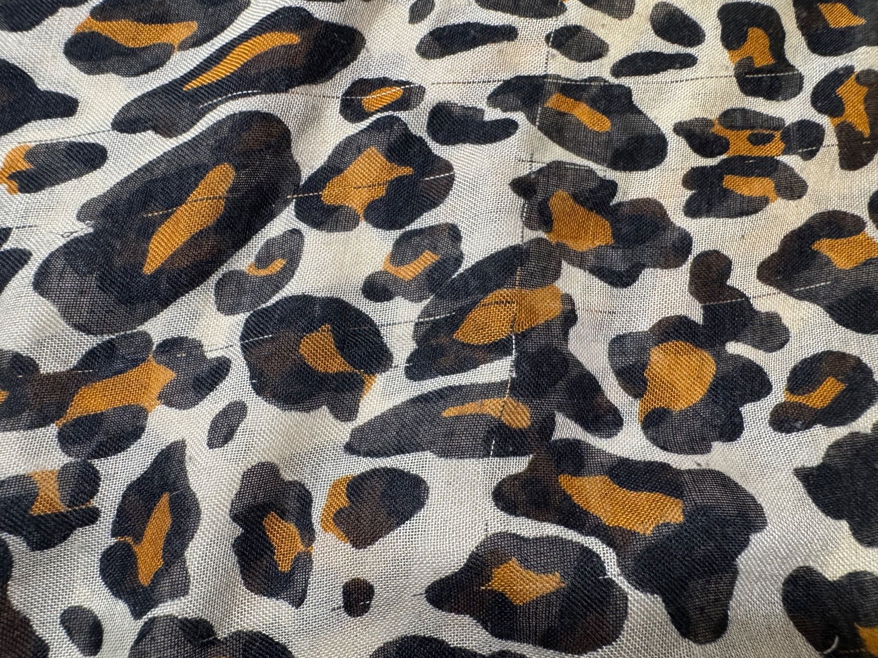H&M Foulard & Sciarpe: Schal mit Leopardenmuster von H&M – Usato da Grosswangen venduto da shoes.bags.and.co 6