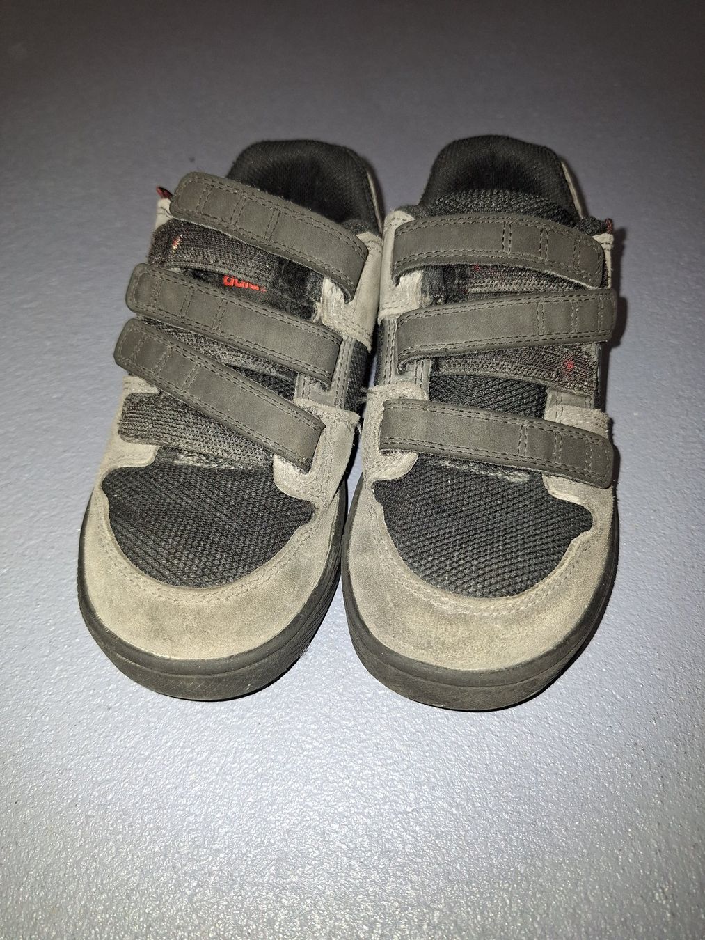 Adidas Scarpe da uomo: Adidas Schuhe mit Klettverschluss – Usato da Neftenbach venduto da sputnik1981