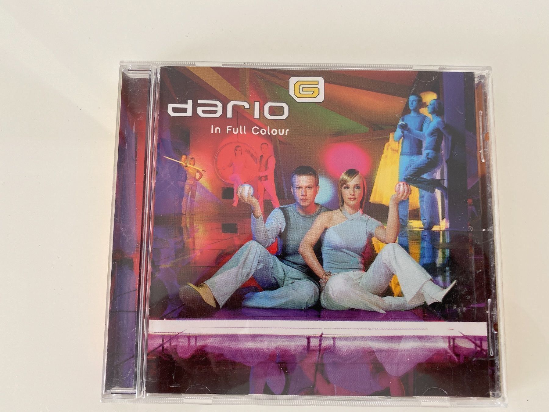 CDs: Dario, In Full Colour, CD – Gebraucht aus Lausanne von Sittingredbull