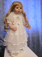 Grosse Sammlerpuppe /Künstlerpuppe (70 cm) blond mit Ständer
