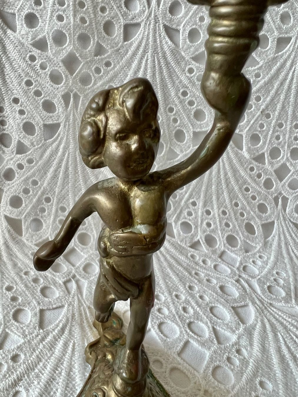 Bougeoirs: Antiker Messing Kerzenständer Mit Putto 1100 Gr – D'occasion à Frenkendorf par Only1 5
