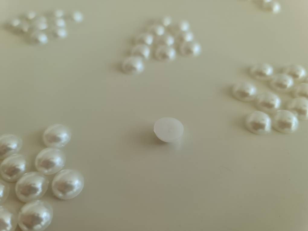 Perlen (unechte): Weisse Kunstperlen / Bastelperlen ca. 10 mm – Neu und originalverpackt aus Allschwil von 86d_fmd5 2
