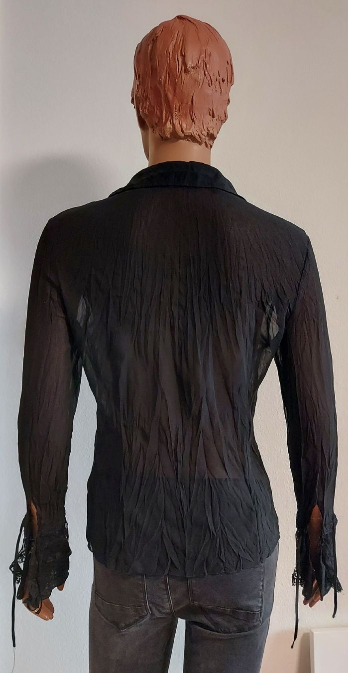 Mango Camicette: Schwarze Spitzenbluse mit Rüschen, Grösse M von Mango – Usato da Basel venduto da Allerlei-Basel 1