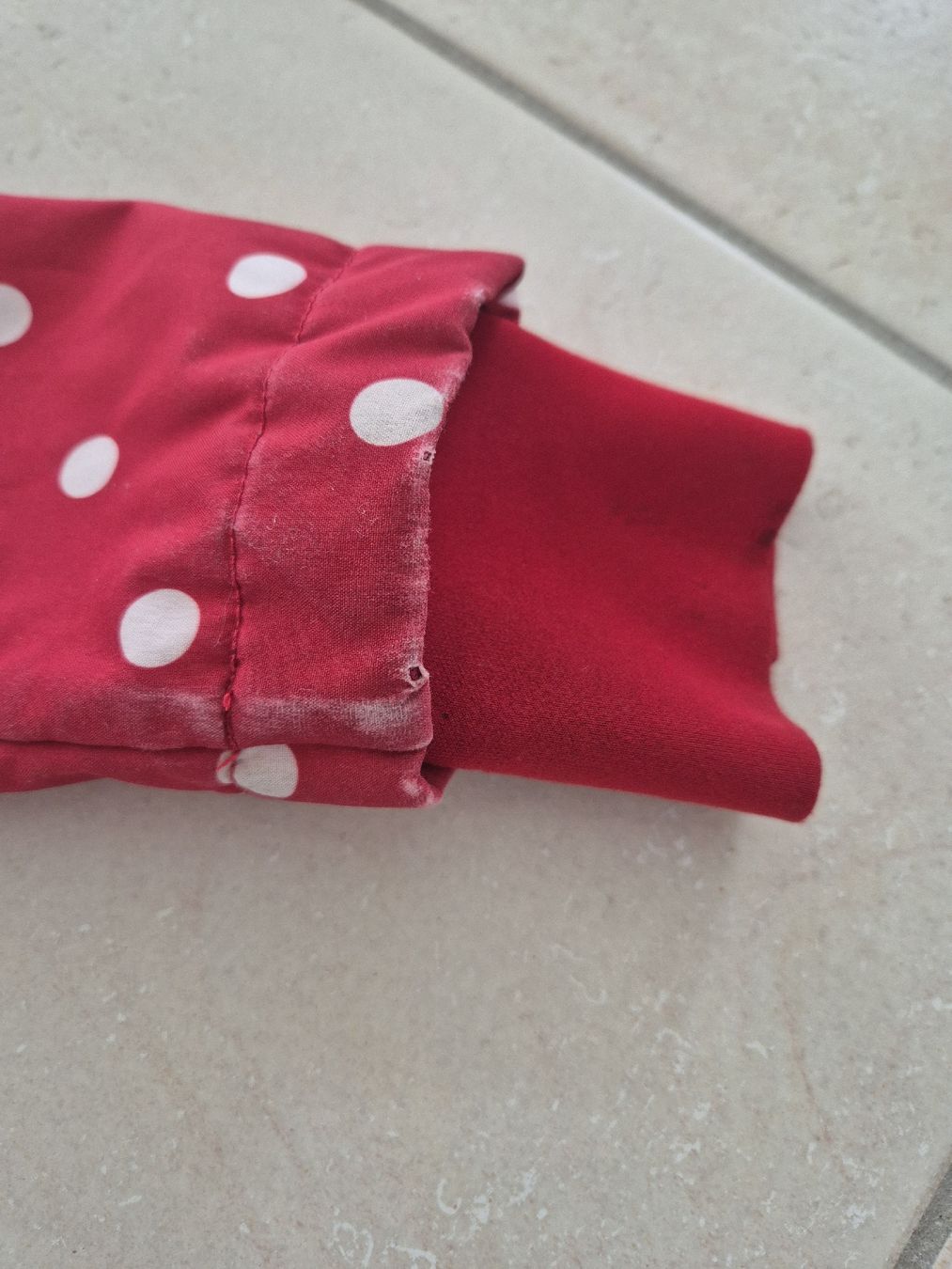 Giacche & Cappotti: Rote Softshell Jacke mit weissen  Pünktli, Grösse 140 – Usato da Adliswil venduto da Stardust11 4