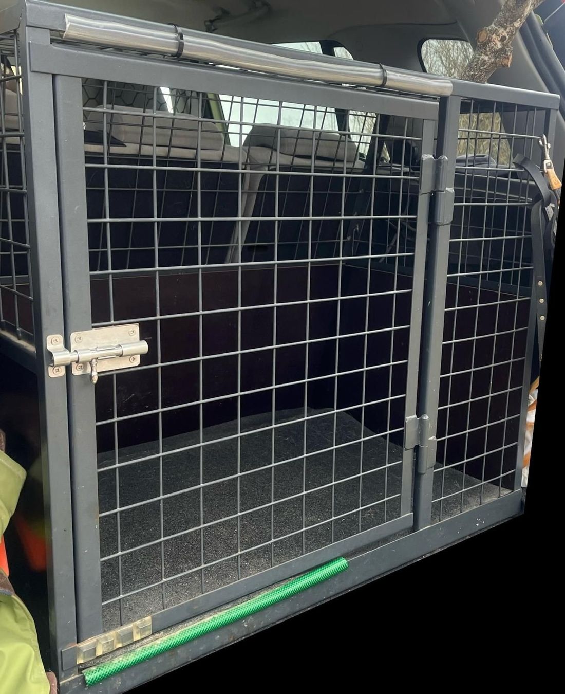 Meiko Gabbie, trasporto & Sicurezza: Hundebox massiv – Usato da Flurlingen venduto da Mewtu 2