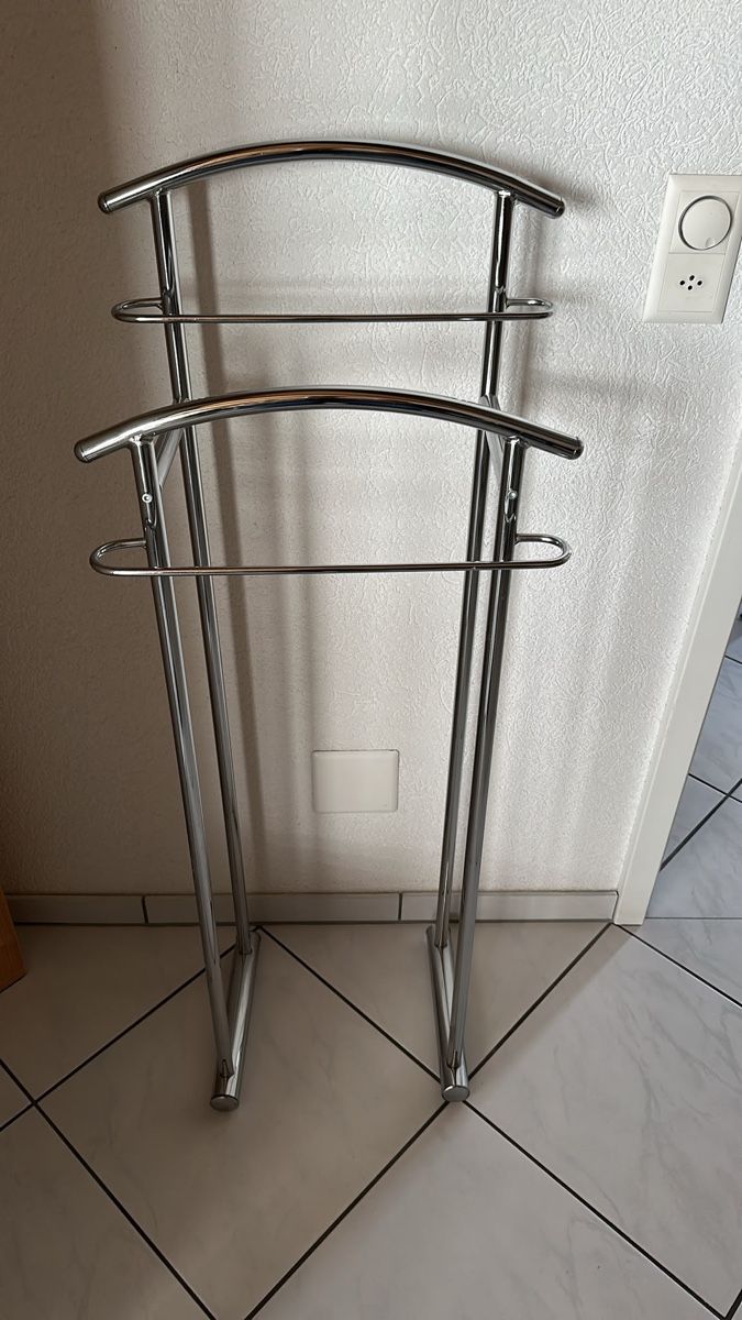 Porte manteau: Herren Diener – D'occasion à Wileroltigen par torro11