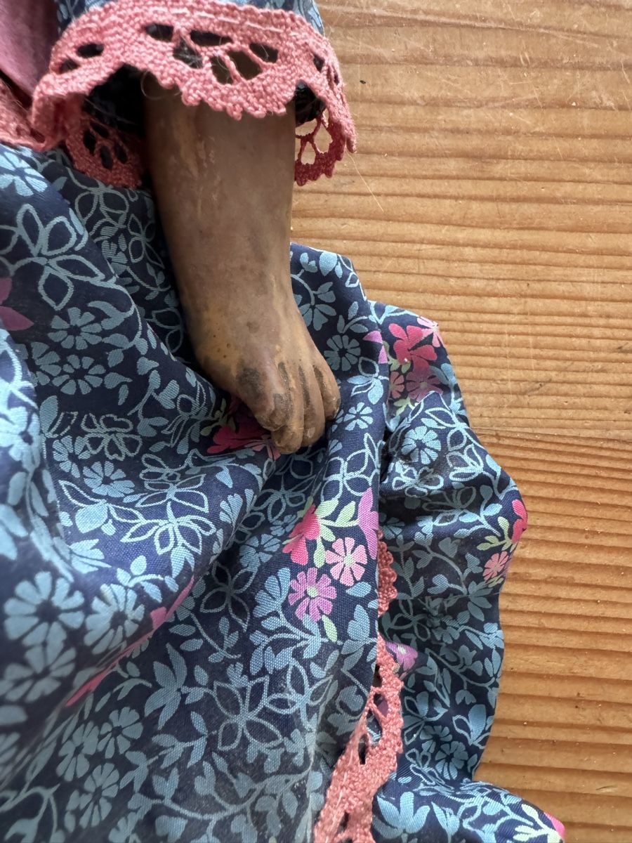 Bambole: Antik Puppe mit Kleidung und Hut – Usato da Lanzenhäusern venduto da Galaa 3