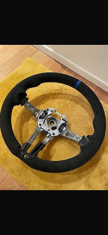 Tutti pezzi di ricambio auto: BMW Lenkrad alcantara  – Nuovo e nell'imballaggio originale da Walchwil venduto da hea_j96w 1