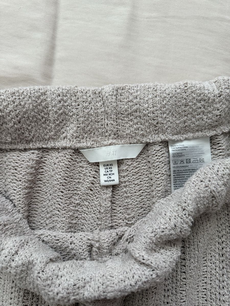 H&M Hosen: H&M Strick Shorts beige Grösse XS – Gebraucht aus Volketswil von azypazy 1