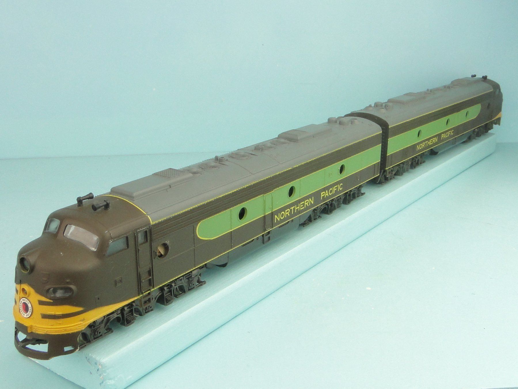 Rivarossi Modellini di ferrovie: Rivarossi H0 EMC E8 - Northern Pacific – Usato da Bülach venduto da cann11 1