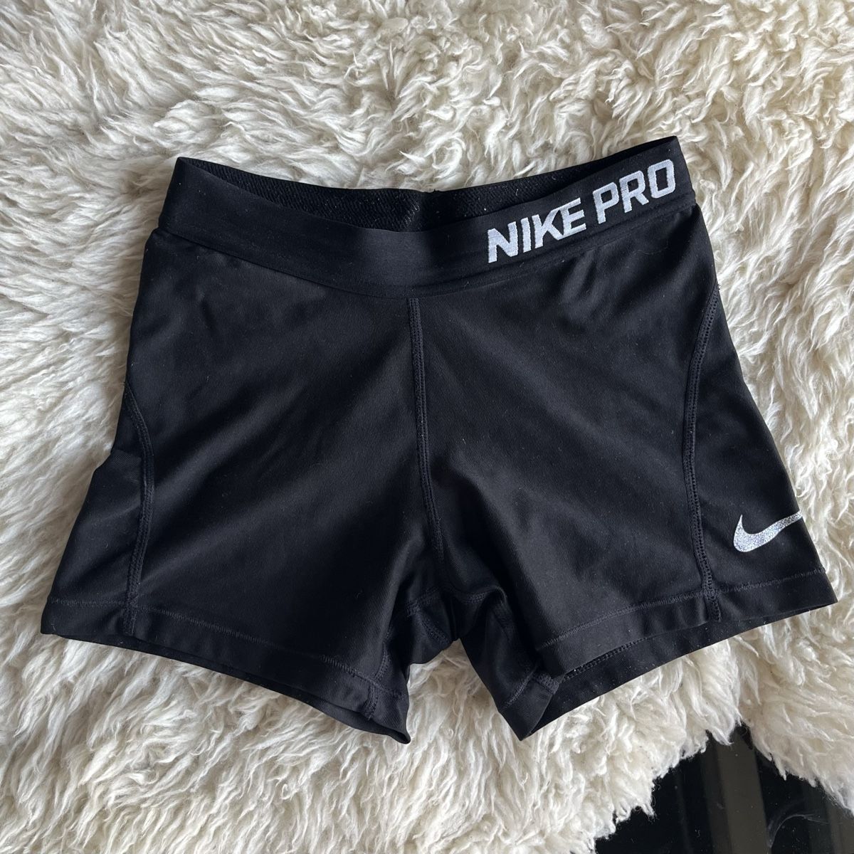 Nike Pantaloni: Nike Pro Shorts – Usato da Basel venduto da Ankerkettenring