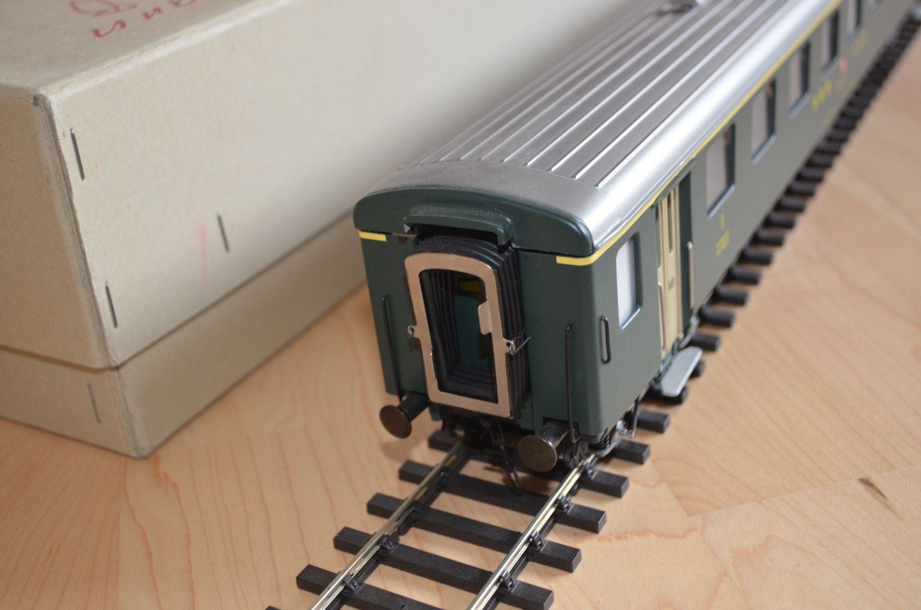 Hermann Modelleisenbahnen: SBB 1. Klasse Personenwagen EW I von Hermann (2) – Gebraucht aus Cavardiras von WaschBaer56 2