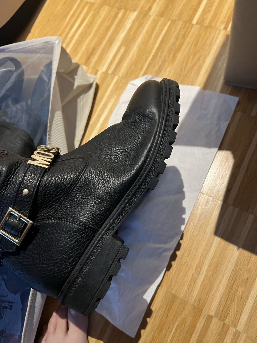 Moschino Scarpe da donna: Moschino Black Leather  Boots, EU 38, Like New – Usato da Aarau venduto da mic_5bxt 1