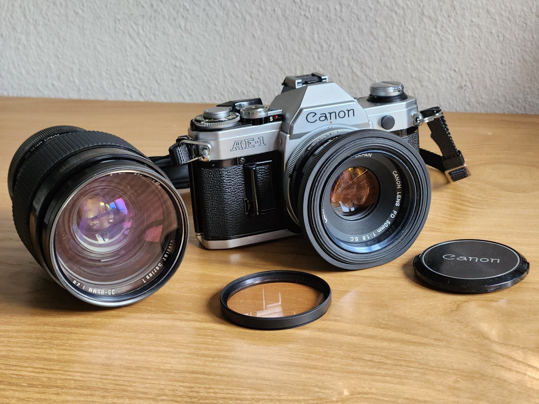 Canon Fotocamera: Canon AE-1 + lenses and accessories – Usato da Oberwil b. Zug venduto da adi_r8nm 2
