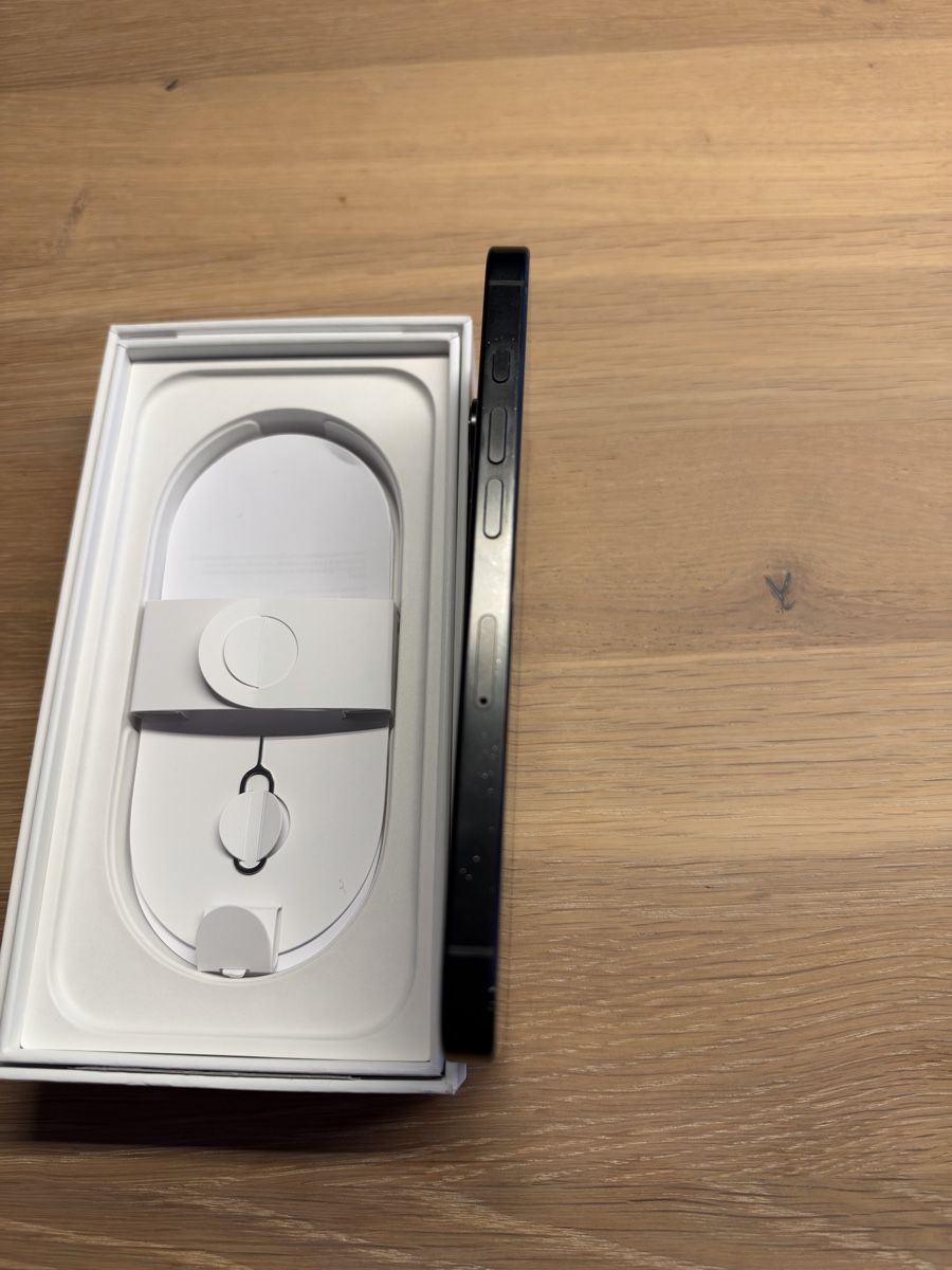 Apple Telefoni cellulari / Smartphones: Apple iPhone 16 Pro Black Titanium 128GB – Usato da Kleindöttingen venduto da Alex.C. 4