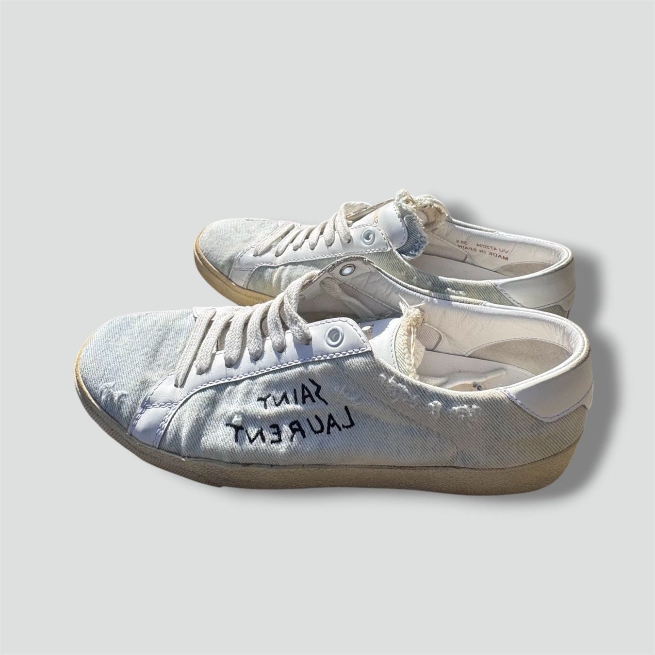 Saint Laurent Scarpe da donna: Yves Saint Laurent white light sneakers – Usato da St. Gallen venduto da sourced_limited