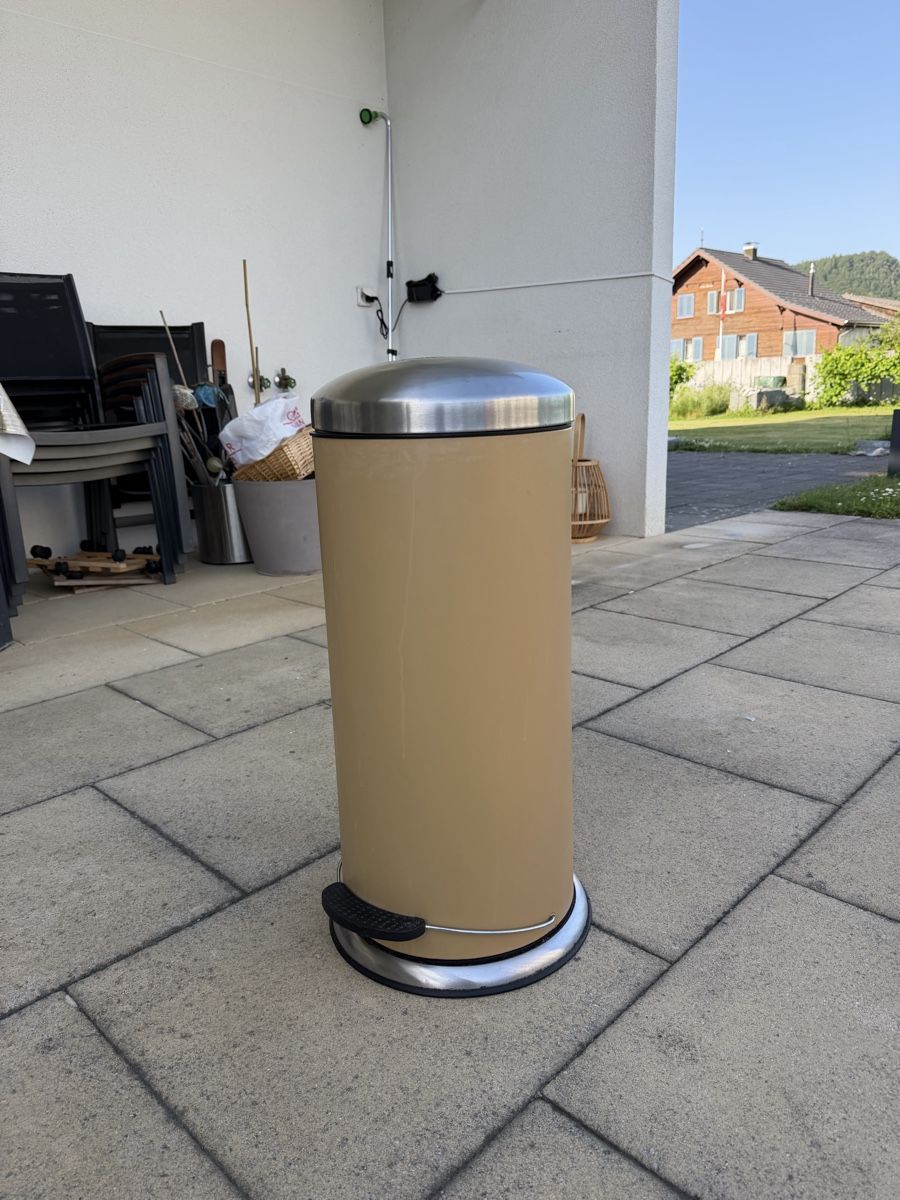 Altro per la casa: Treteimer Abfalleimer mit Pedal – Usato da Zofingen venduto da .AE. 1