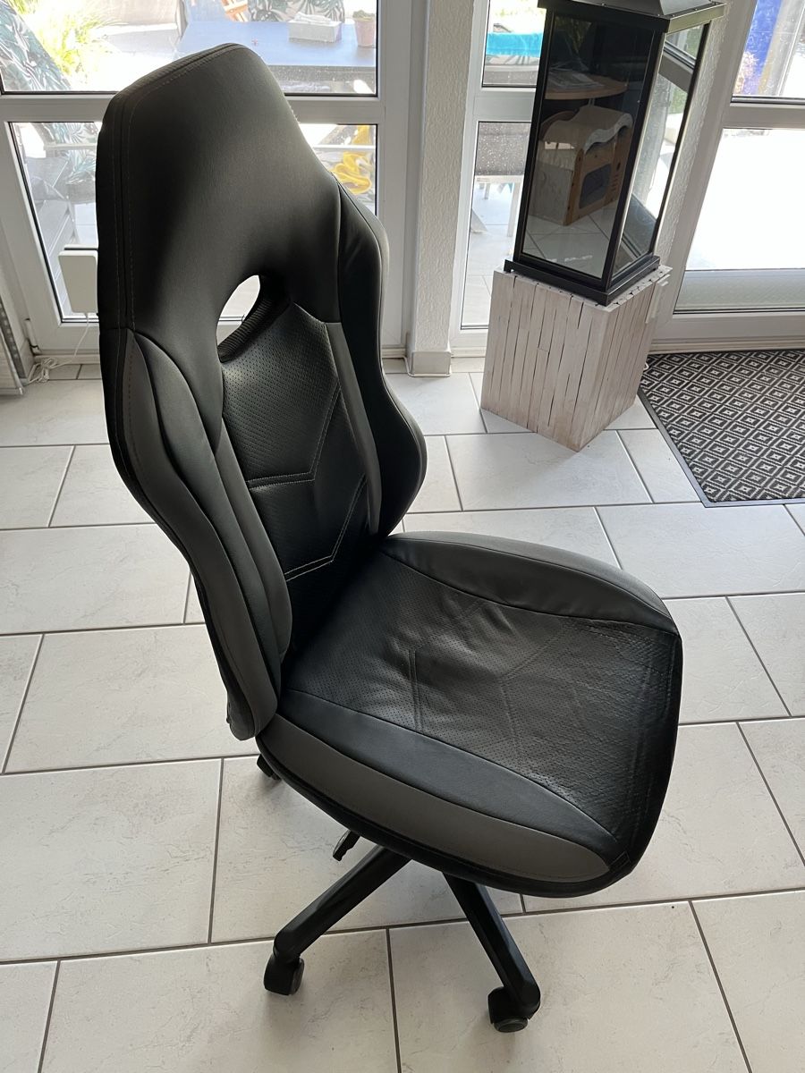 Chaises: Gaming Stuhl schwarz grau – D'occasion à Niederwil AG par Xirt65 1
