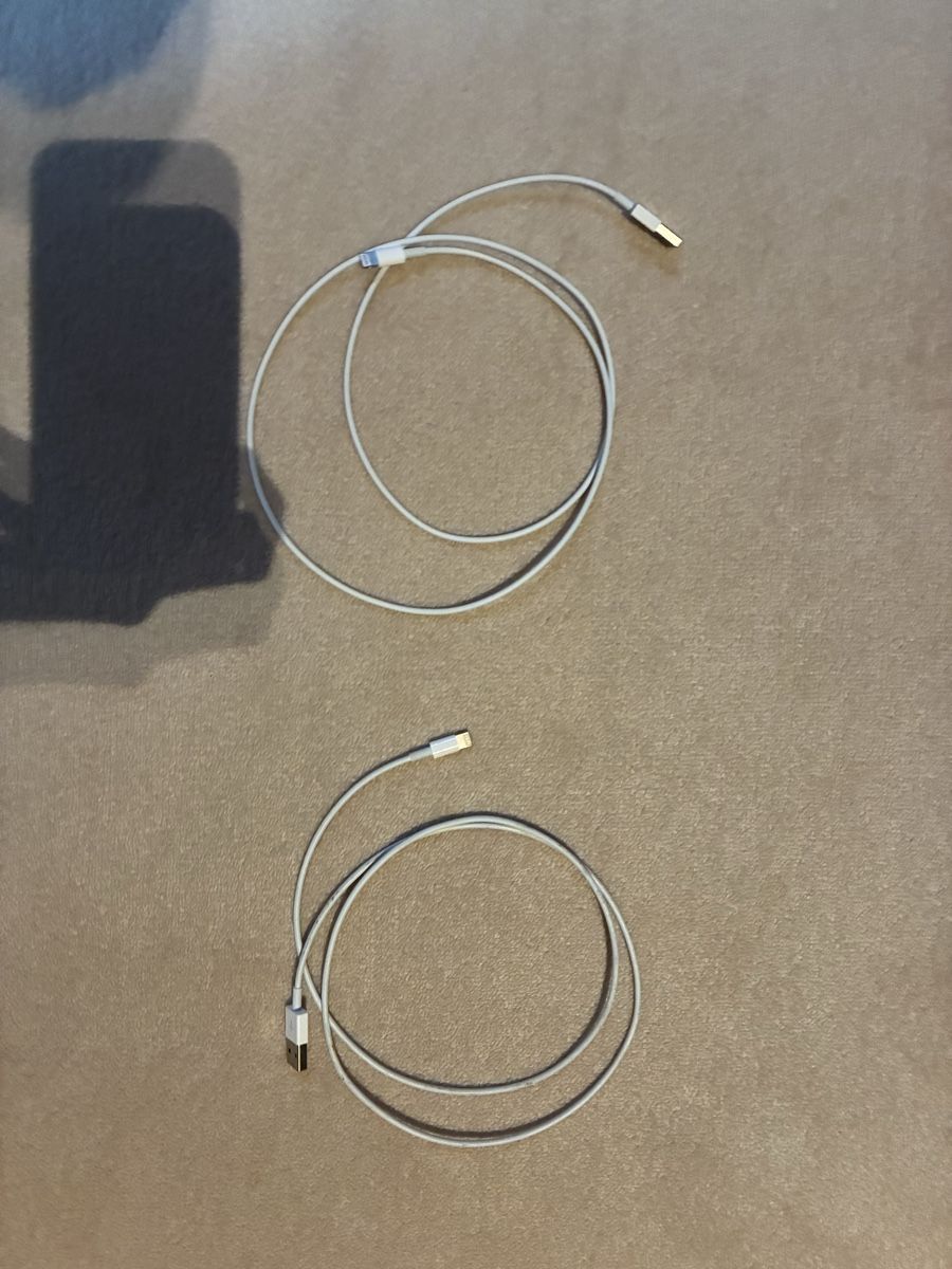 Apple Kabel: Apple Verbindungskabel iPhone 12, 2 Stück – Neu und originalverpackt aus Schaan von RicX-10