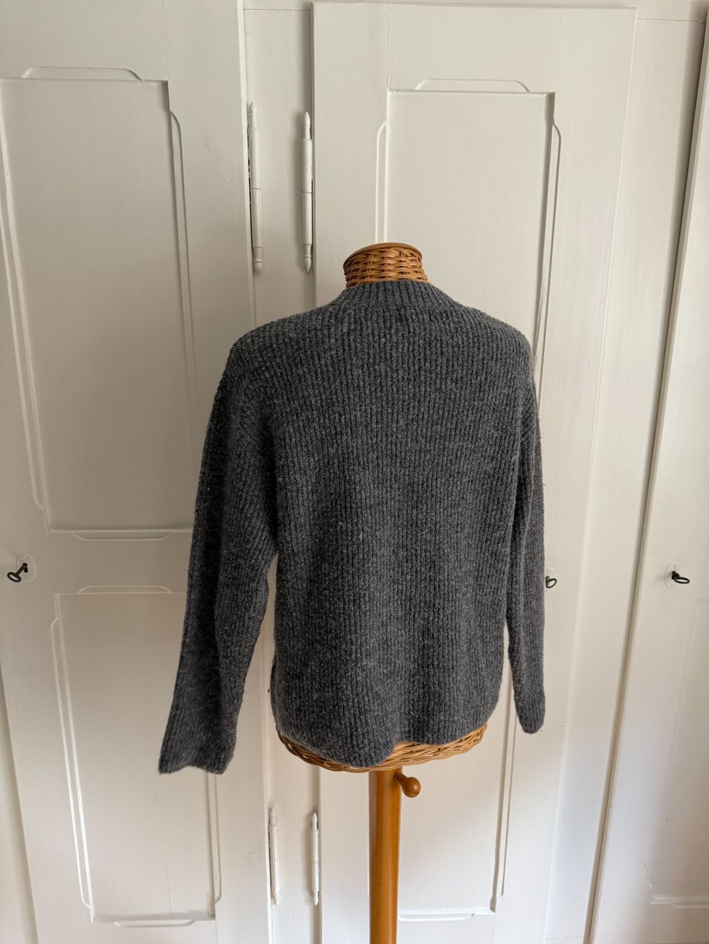 H&M Pulls & Sweat-shirts: Strickpullover grau XS – D'occasion à Zürich par Diazaio 2