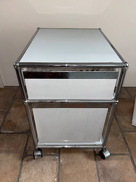 Eléments de bureau: USM Haller Rollkorpus Lichtgrau mit 2 Schubladen – D'occasion à Bottmingen par lia_pf9x 2