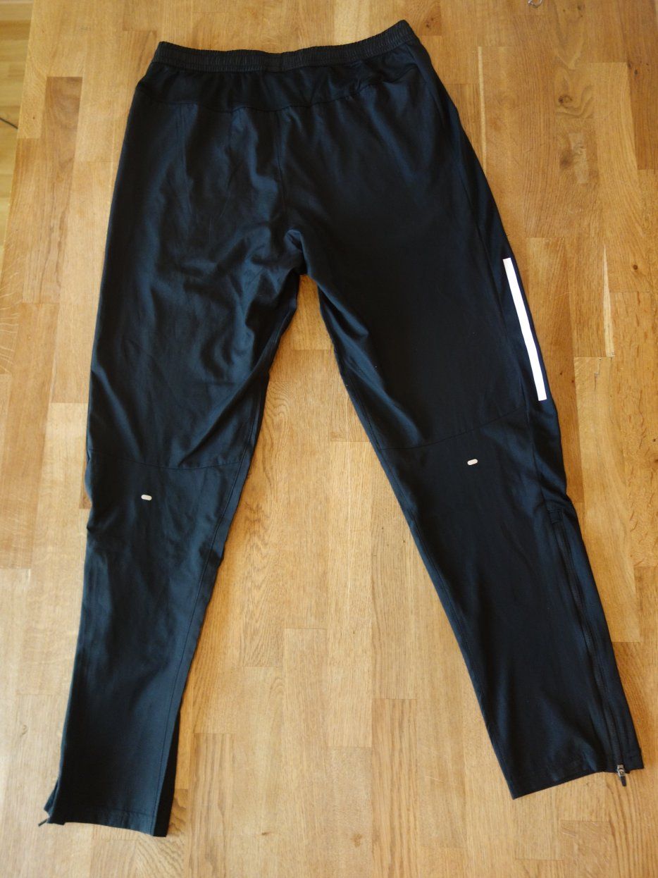 Adidas Pantaloni: Adidas Trainingshose schwarz M – Usato da Burgdorf venduto da Schakal3 1
