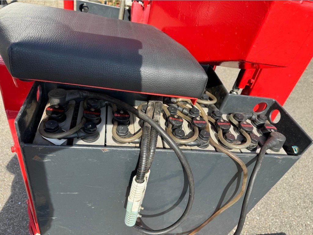 Carrelli elevatori e a forche: Elektro-Quersitzstapler – Usato da Wilen b. Wil venduto da Kuss03 9