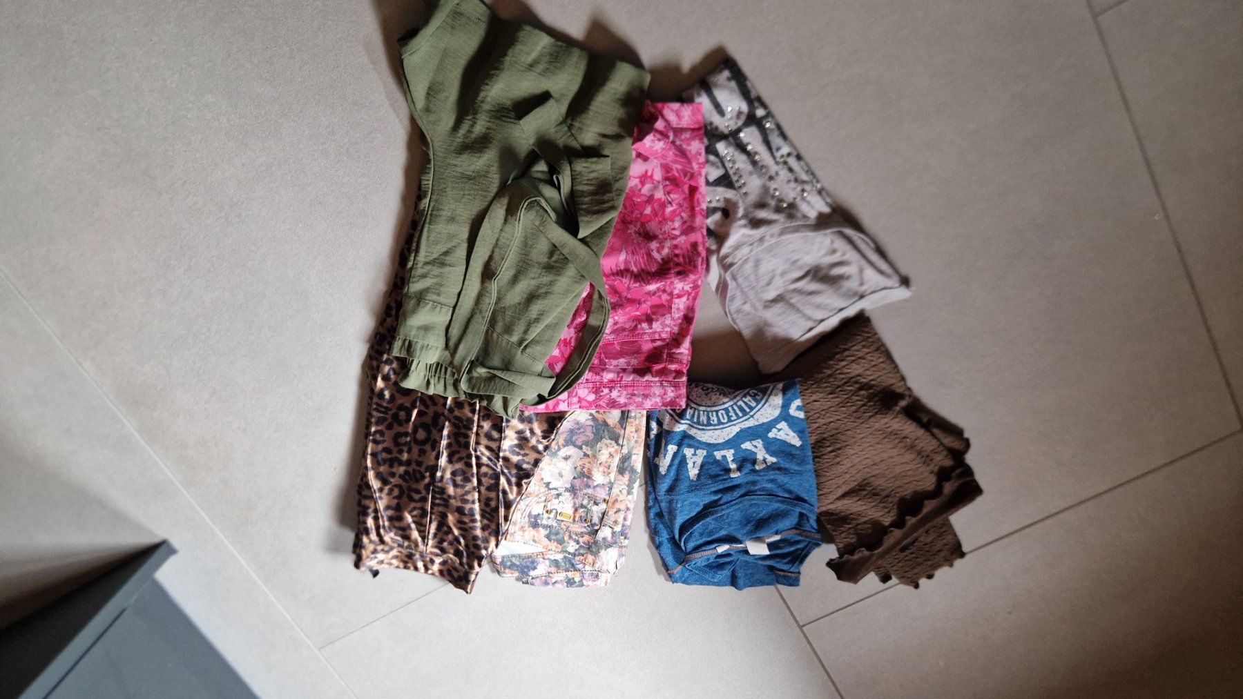 Lots de vêtements: Damenkleider – D'occasion à Linthal par nat_gp2j