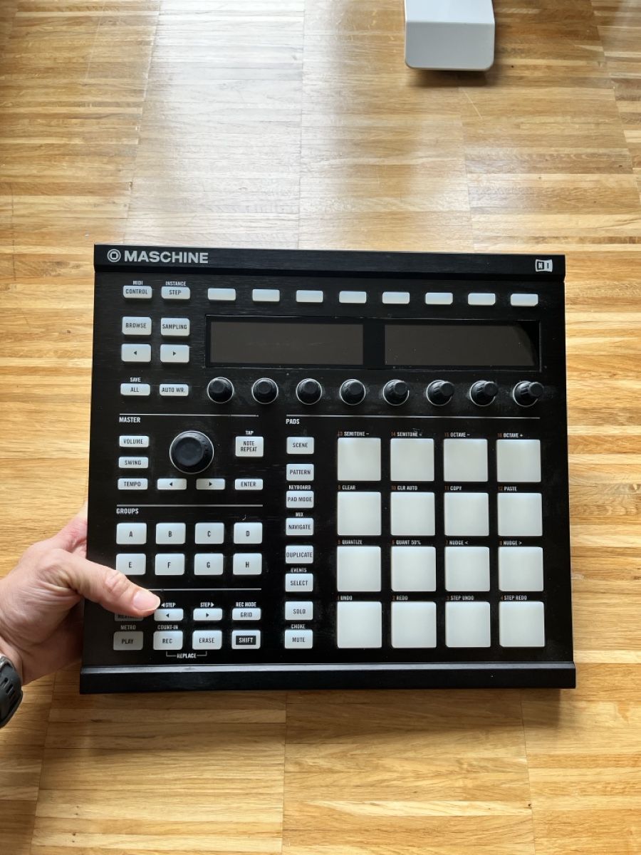 Native Instruments Strumenti musicali: Native Instruments Maschine MK2 Black – Usato da Zürich venduto da dr.drummer