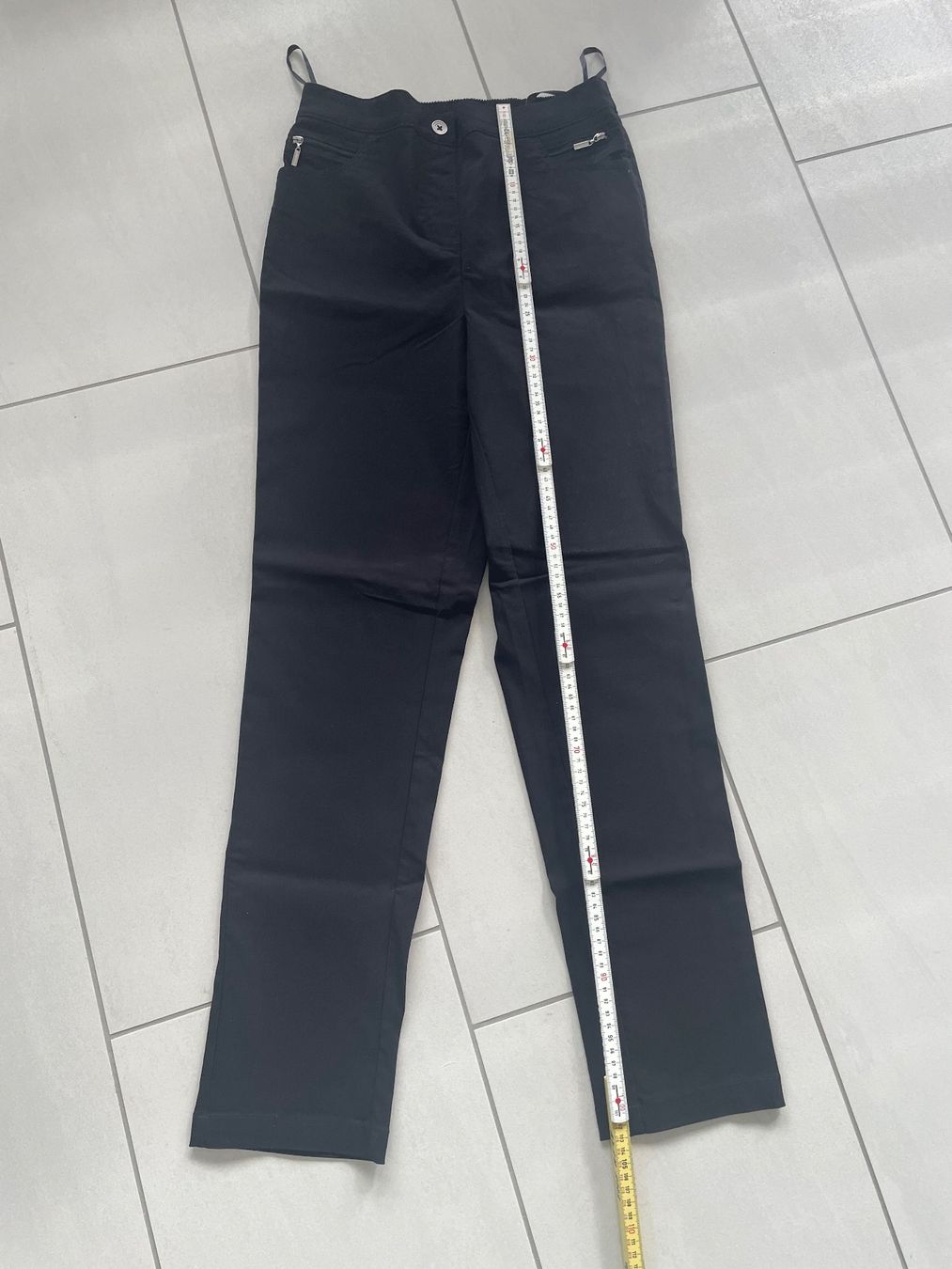 Pantaloni: Schwarze Damenhose originalverpackt Gr 40 – Nuovo e nell'imballaggio originale da Rüti ZH venduto da Tal_ga6N