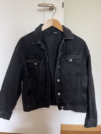 Schwarze Jeansjacke von H&M, Grösse S, Top Zustand!