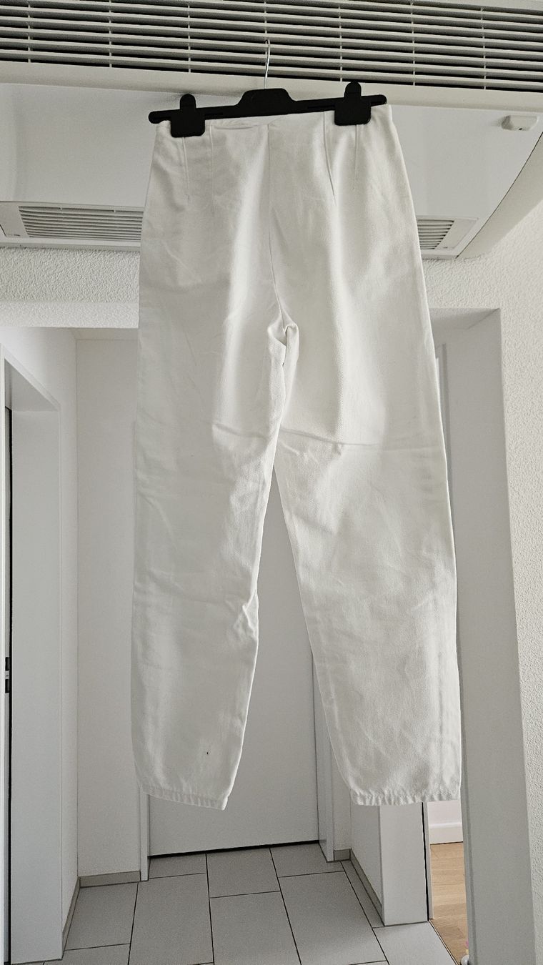 Jeans: weiße Jeans – Usato da Bülach venduto da Recherchieren 7