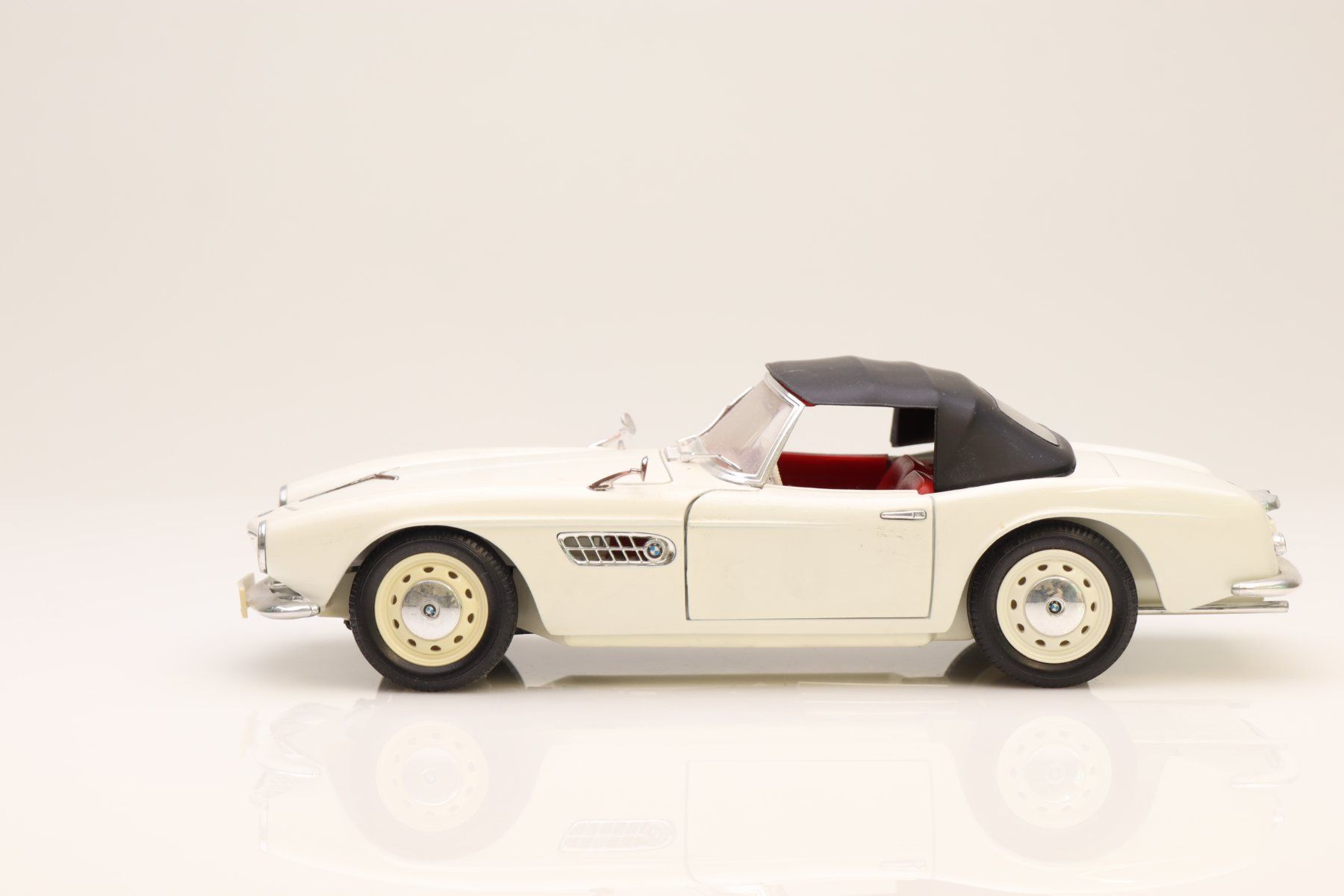 BMW Modellini d'auto: Revell BMW 507 Modellauto 1/18 – Usato da Ried (Muotathal) venduto da Modellbahn.swiss 2