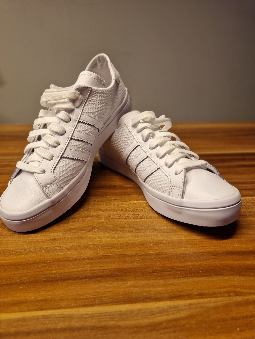Adidas Scarpe da donna: Adidas Sneaker Damen weiss 38 2/3 – Nuovo (secondo la descrizione) da Igis venduto da Vulleta.38