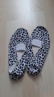 K..138 R B) Süsse Stoffschläppli, Geräteschuhe Gr. 33