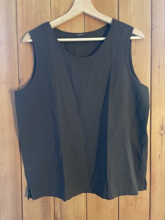 Braunes T-Shirt