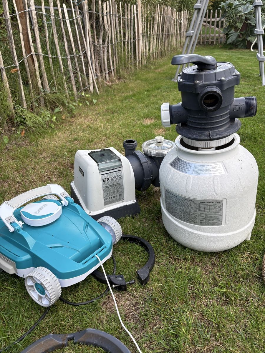 Bestway Piscine: Pool mit viel Zubehör  – Usato da Adliswil venduto da Bigbenxy 1