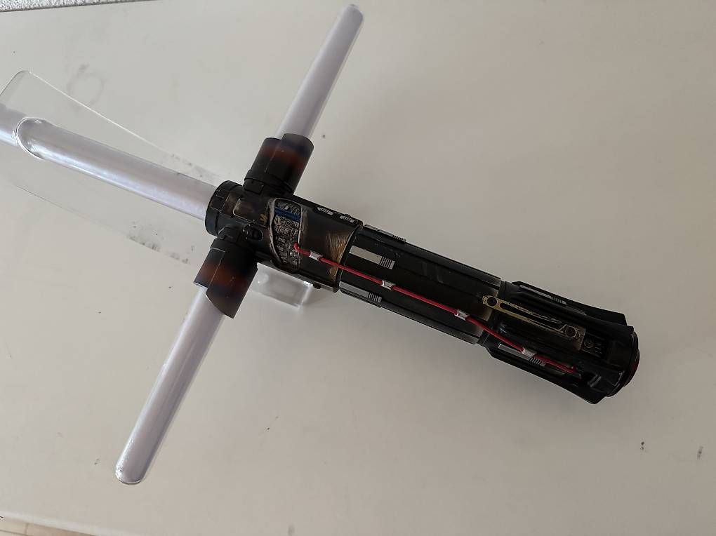 Giocattoli: Kylo Ren Force FX lightsaber  – Usato da Les Bois venduto da mav_vnd8 1