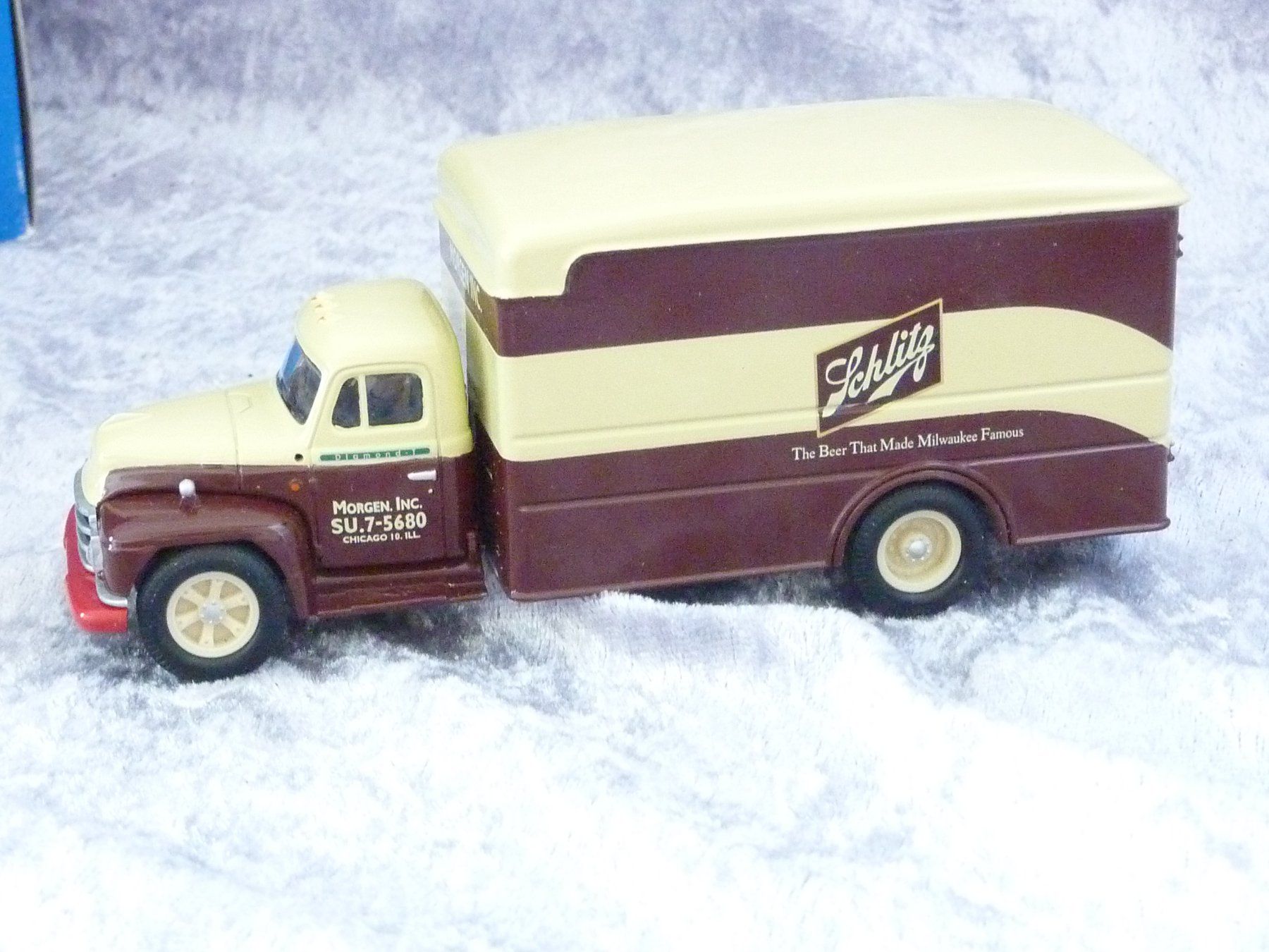 Corgi Toys Modellini d'auto: Diamond T620 Box Van Schlitz  1:50 – Nuovo e nell'imballaggio originale da Dürrenäsch venduto da modellautos4you 1