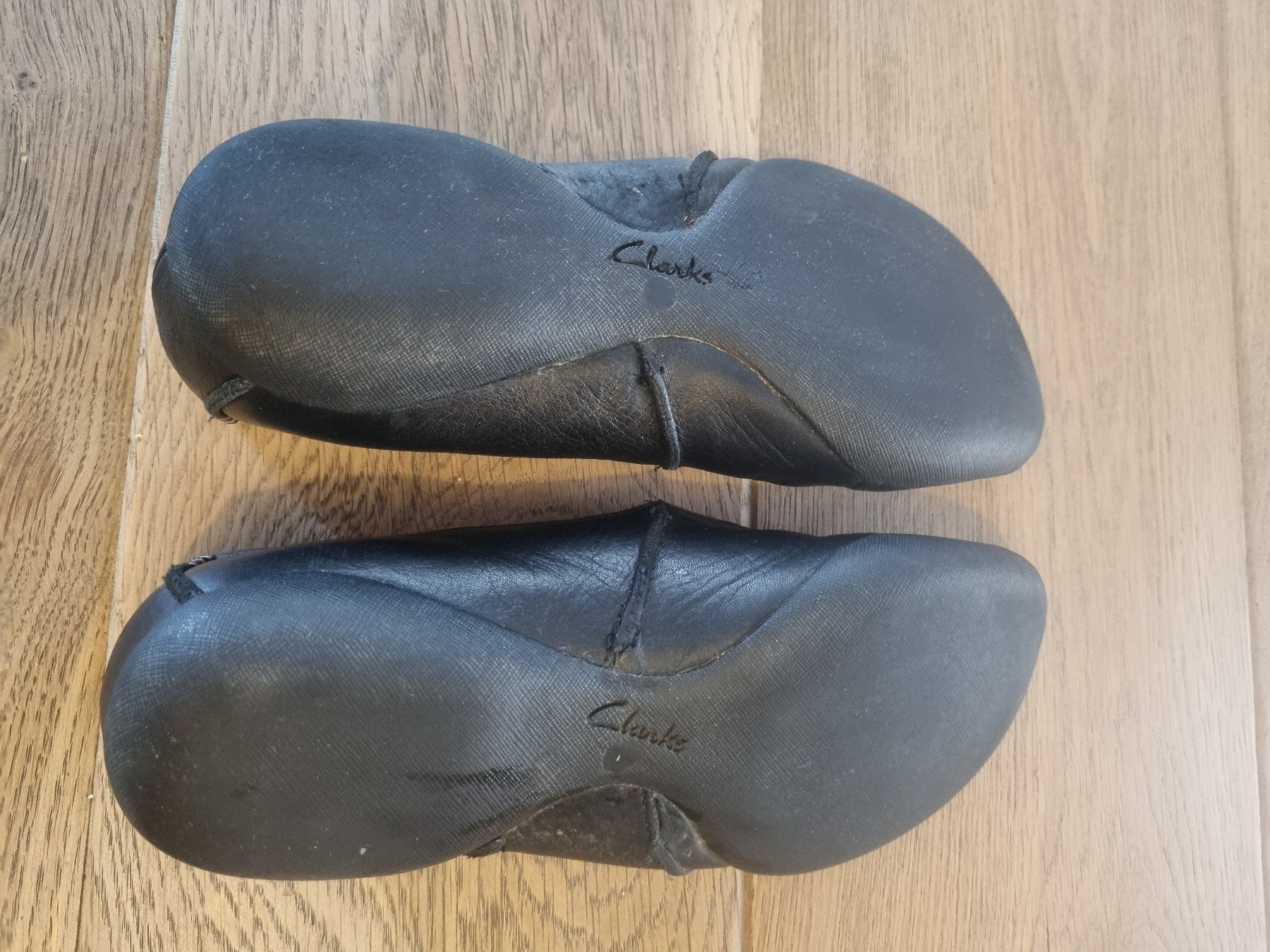 Clarks Damenschuhe: Clarks noir cuir 37  bon état – Gebraucht aus Lavey-les-Bains von Etre-Ange 4