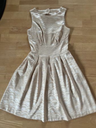Closet London Damen Kleid in Gr. 34/36 (Gr. 8), Beige
