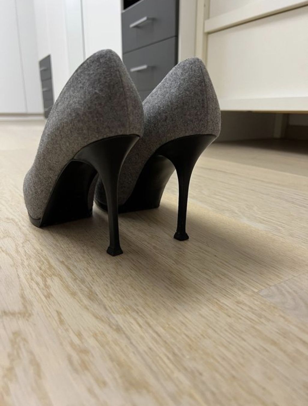 Saint Laurent Scarpe da donna: YSL Grey Wool Heels, Size 39 – Usato da Zürich venduto da alu_dzr7 3