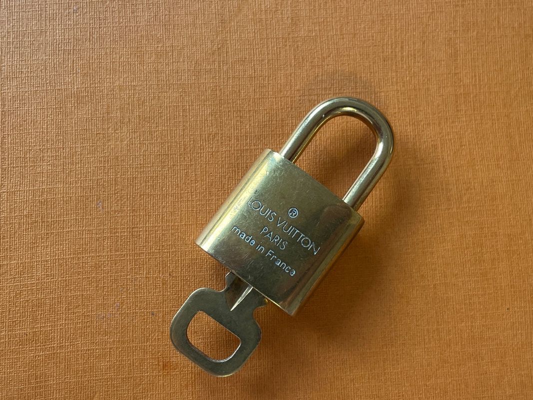 Lucchetti: Louis Vuitton Schloss - Nr. 644 – Usato da Hittnau venduto da LuxAndMore 1