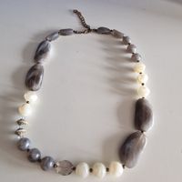Statement Kette in Herbstfarben Grau/Weiss - Neuwertig!