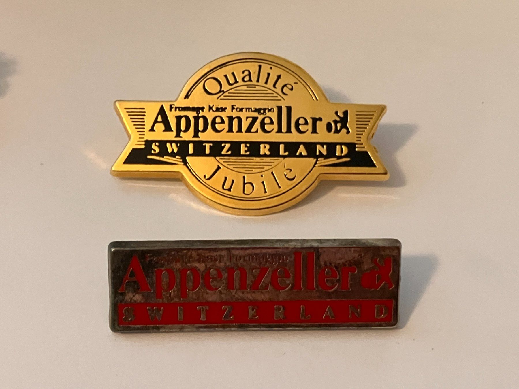 Placchette & Badge: 2 Pin Appenzeller Käse – Usato da Basel venduto da djwwpp